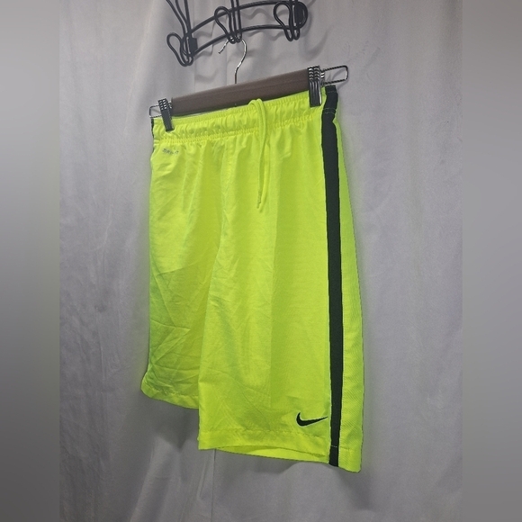 Nike kids bright color shorts size XL - Picture 2 of 4